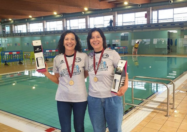 Las nadadoras aguileñas Isabel Gris y María del Carmen Asensio se proclaman Campeonas Regionales de Larga Distancia 