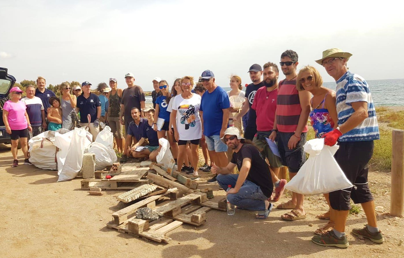 Limpieza de la playa de El Rafal con motivo del World Cleanup Day