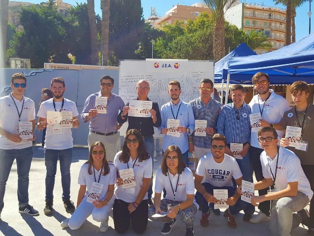 La asociación Juventud Estudiantil Aguileña (JEA) organiza numerosas actividades en la Feria de Asociaciones del Octubre Joven de Águilas