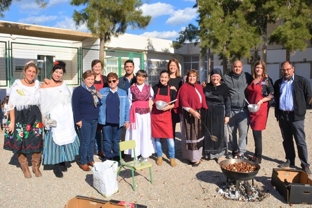 El colegio Las Lomas de Águilas celebra su tradicional Castañada 