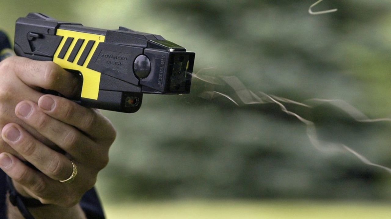 El PP de Águilas celebra la autorización del uso de pistolas eléctricas para la Policía Local