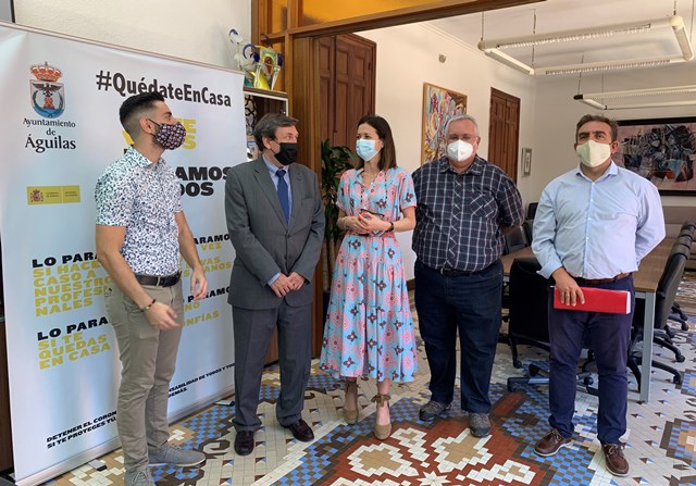 Ayuntamiento y Gobierno Regional estudian junto a la Asociación de Comerciantes nuevas acciones para impulsar el sector en Águilas 