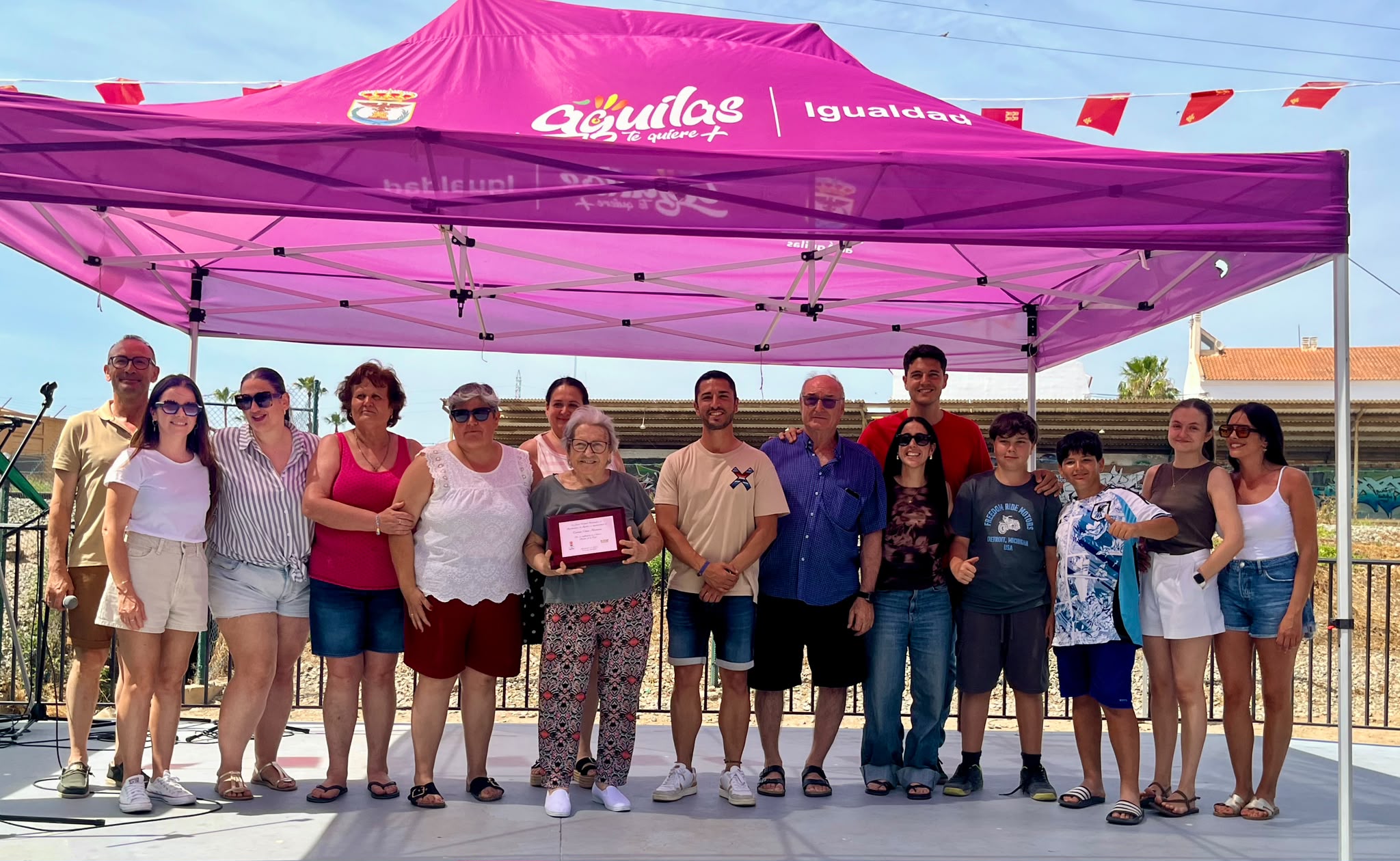 Carmen López Munuera es nombrada vecina del año en las fiestas vecinales de la Huerta de la Roja