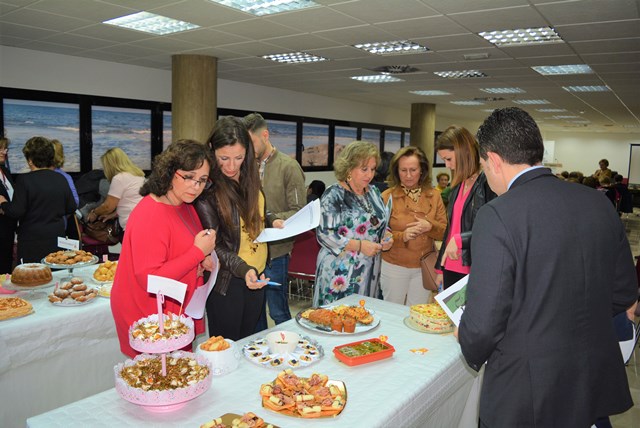 Una veintena de platos participan en el concurso de entrantes fríos y postres del Día del Consumidor en Águilas