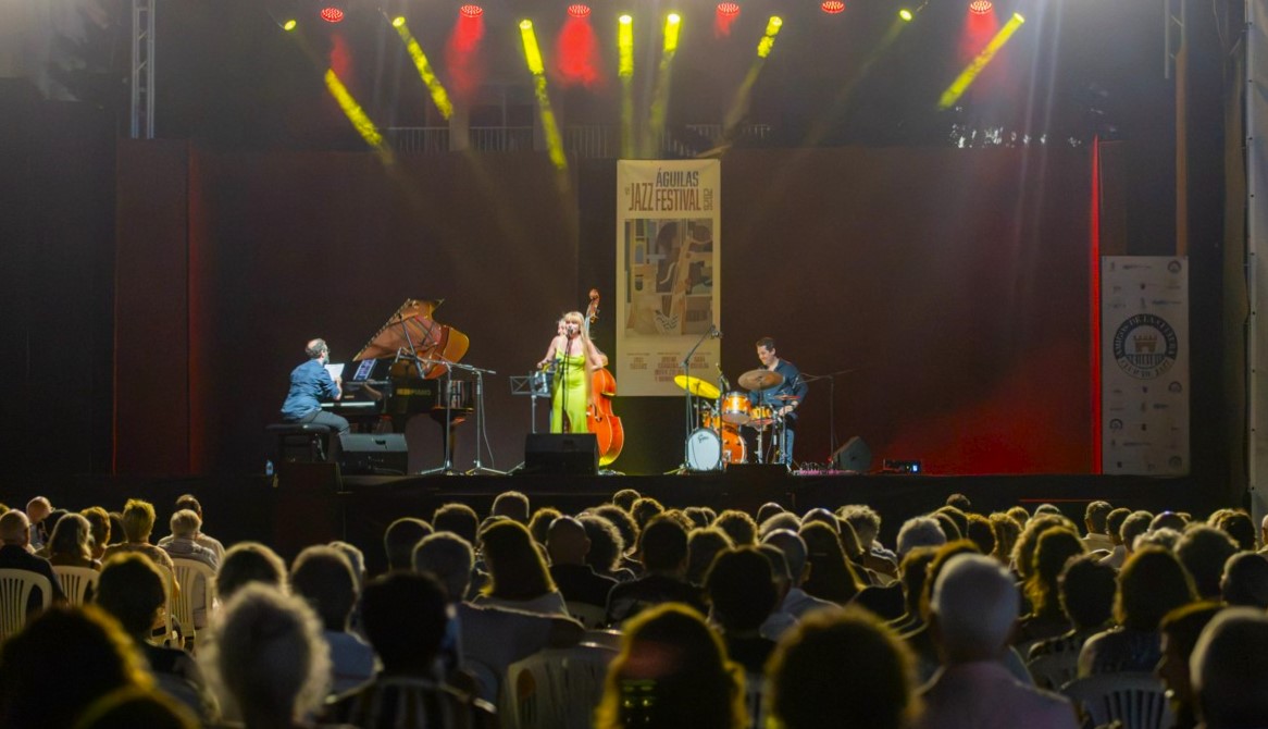 La cantante danesa Sara Oschlag pone el broche al VI Águilas Jazz Festival