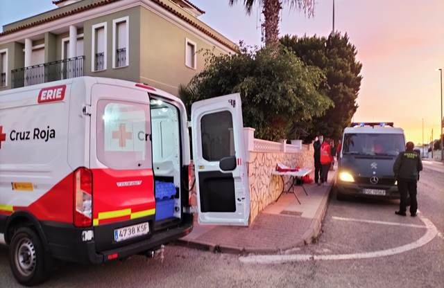 Al menos 12 inmigrantes han tomado tierra esta mañana en la playa de Calabardina en Águilas