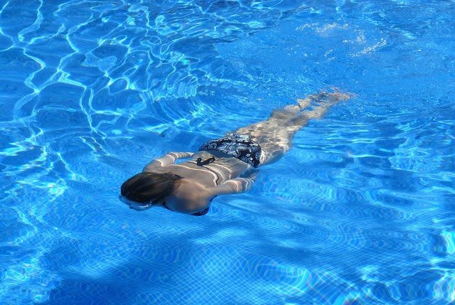 Salud actualiza las medidas de prevención y contención del Covid aplicables a las piscinas