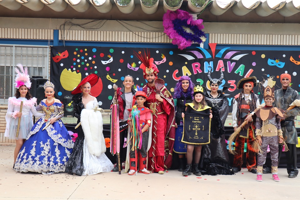 Los personajes del Carnaval de Águilas visitan el Colegio Ramón y Cajal