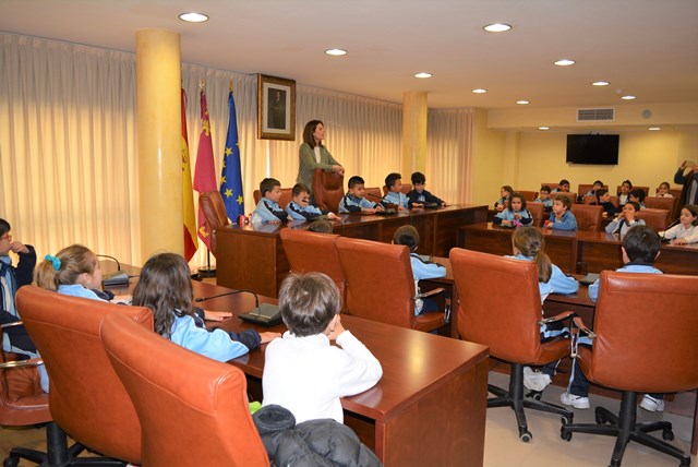 Los alumnos del colegio María Inmaculada visitan el Ayuntamiento de Águilas