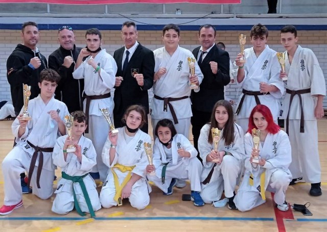 Gran éxito de los representantes del club de kárate Dojo Águilas Kyokushin en el Campeonato de España