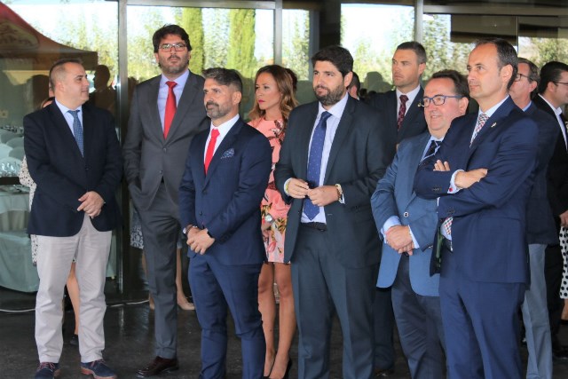 El presidente regional anuncia el programa Invest in Costa Cálida para atraer inversión y mejorar la oferta hotelera de  municipios costeros 