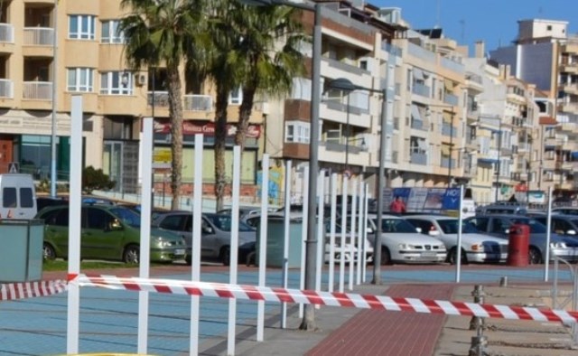  El PP acusa a la alcaldesa de Águilas de eludir su responsabilidad ante las vallas colocadas en el Puerto y anuncia que serán retiradas