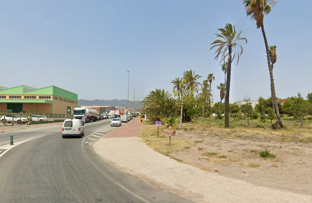 El Ayuntamiento solicita a Carreteras autorización para instalar un semáforo que facilite el acceso peatonal al Polígono Industrial