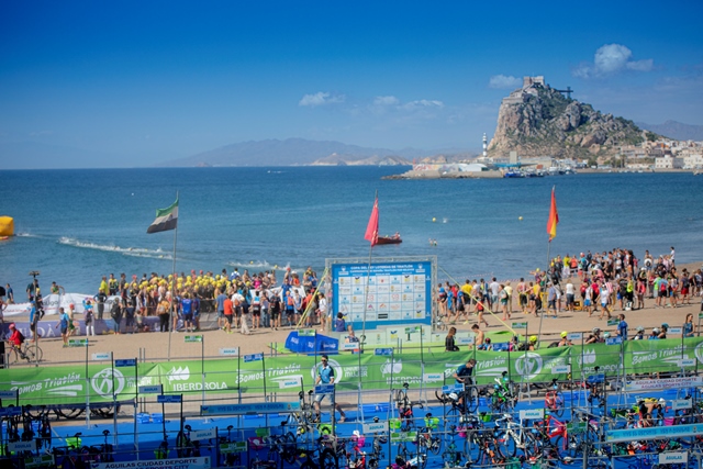 Ayuntamiento y Federación Española de Triatlón renuevan el convenio para que Águilas sea sede preferente para nuevos campeonatos de España  