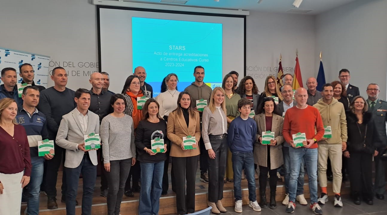 El IES Europa de Águilas entre los 16 centros de la Región que reciben las acreditaciones del programa Stars por su compromiso con la movilidad sostenible