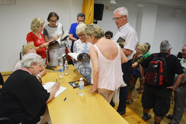 El Aula de Cultura de Cajamurcia en Águilas acoge la presentación del libro "Los cuentos de Josefita"