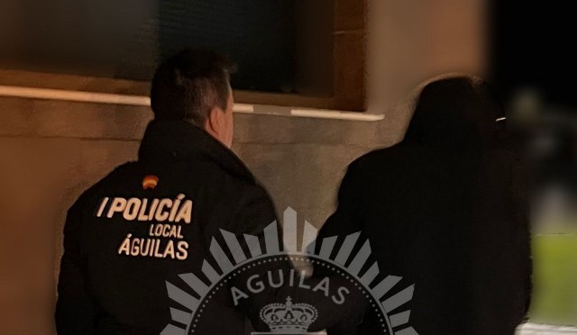 Detenido en Águilas un hombre por un presunto robo con fuerza tras forzar una máquina expendedora