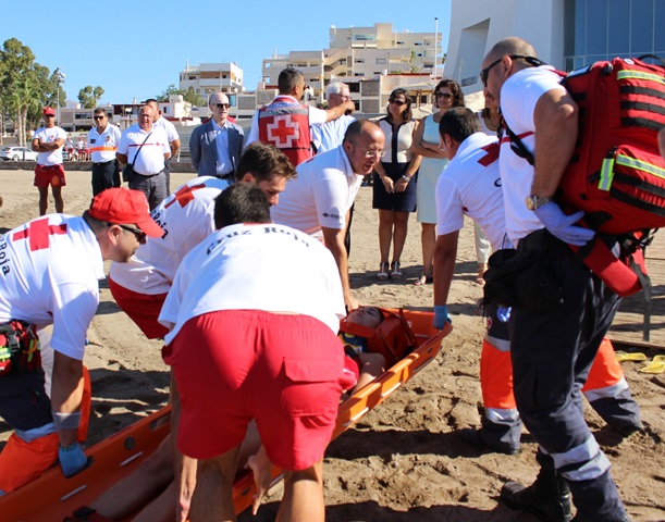 Los efectivos del Plan Copla llevan realizadas más de mil asistencias en las playas de Águilas