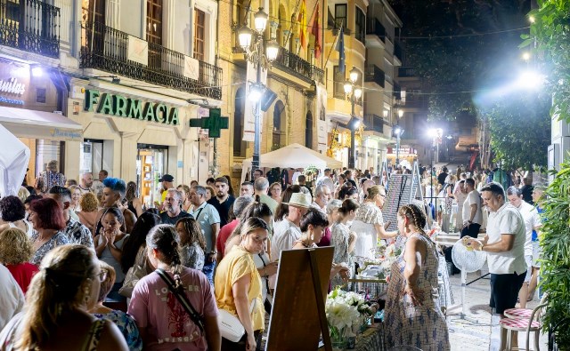 La Noche Blanca de Águilas vuelve a consolidarse como un éxito para el comercio local