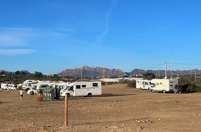 Reverte: “La alcaldesa de Águilas debe cumplir la Ordenanza Municipal de uso y disfrute de las playas para controlar la intrusión de caravanas”