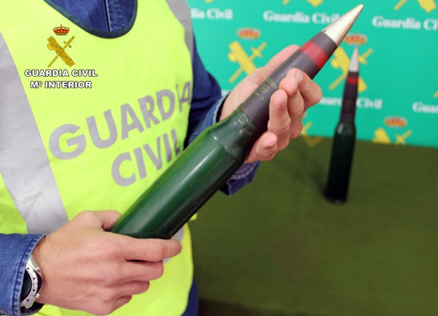 La Guardia Civil detiene en Águilas a un joven que pretendía vender munición de guerra por Internet