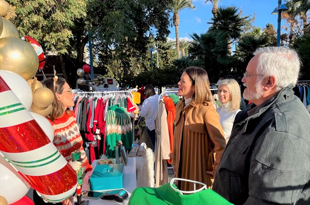 La Asociación de Comerciantes Unidos de Águilas (ACUA) celebra su primer mercadillo navideño