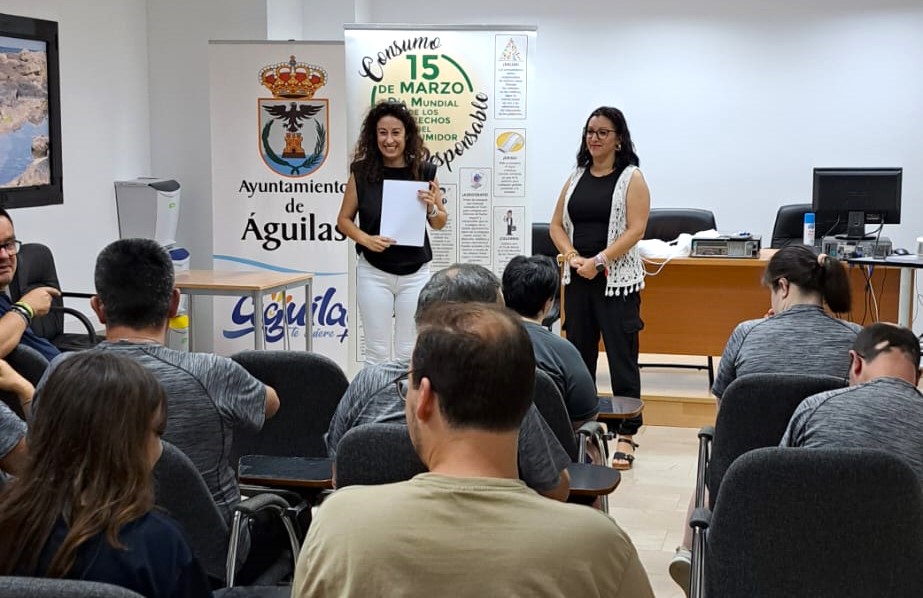 La OMIC desarrolla un taller de derechos del consumidor a los usuarios de Fundown