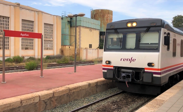 Moreno subraya que sigue trabajando para que el ferrocarril vuelva a Águilas en las mejores condiciones