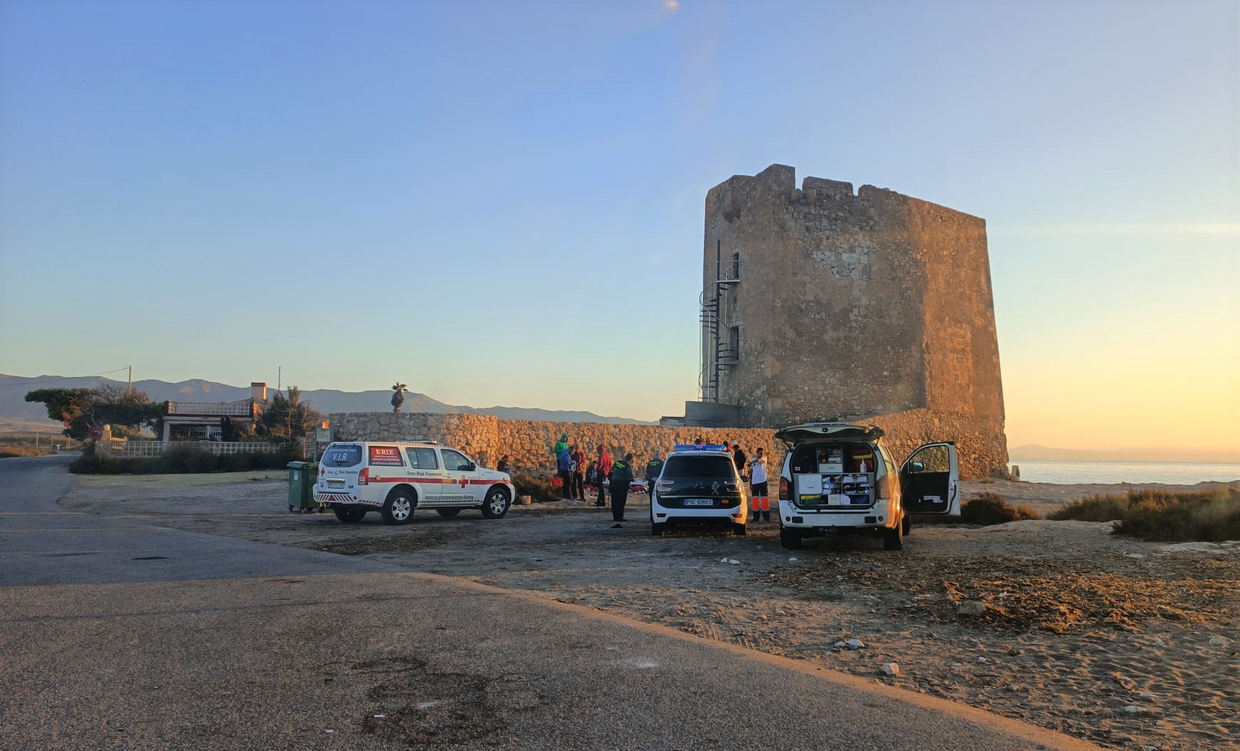 Al menos una treintena de inmigrantes han alcanzado esta madrugada la costa de Águilas