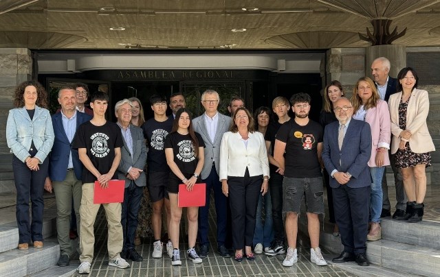 Los alumnos del IES Rey Carlos III leen el Manifiesto de la Alianza del Movimiento sin Tabaco