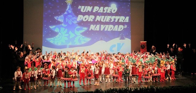 Más mil personas asisten al Festival Benéfico Navideño del Colegio Carlos V de Águilas contra la Esclerosis Múltiple