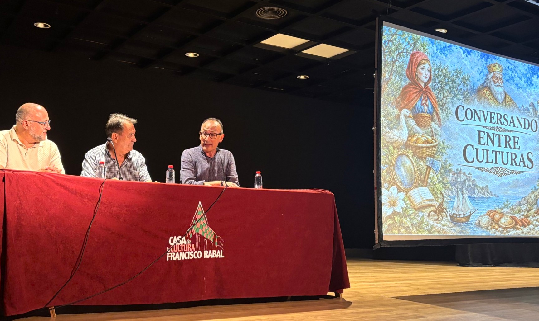 Cristóbal P. Quiñonero presenta una antología de cuentos hispano-árabes cuyos beneficios irán destinados a Cáritas