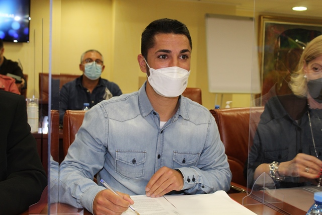 El edil de Deportes propone dar el nombre de Jesús Martínez Jiménez a la piscina cubierta del Polideportivo de Águilas