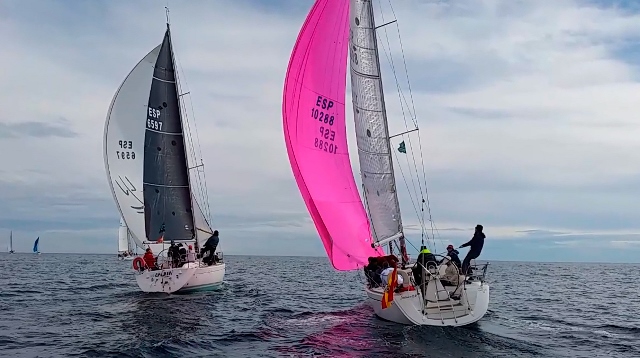 La falta de viento obliga a acortar la primera prueba de la XVII Regata Carnaval de Águilas