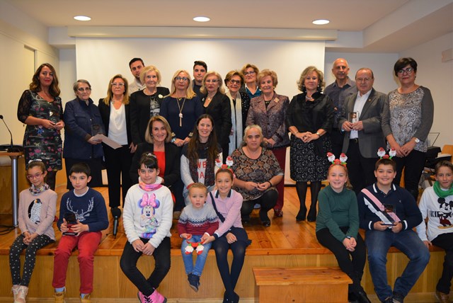 El colegio María Inmaculada recibe el premio especial del Concurso de Belenes de la Asociación de Amas de Casa de Águilas