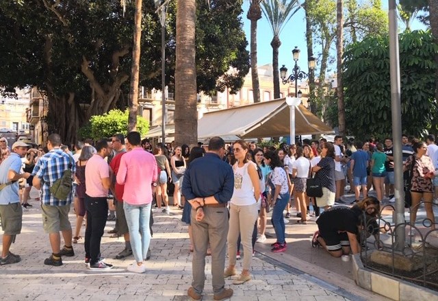 Un centenar de personas se suman al llamamiento internacional y se manifiestan en Águilas contra el cambio climático 