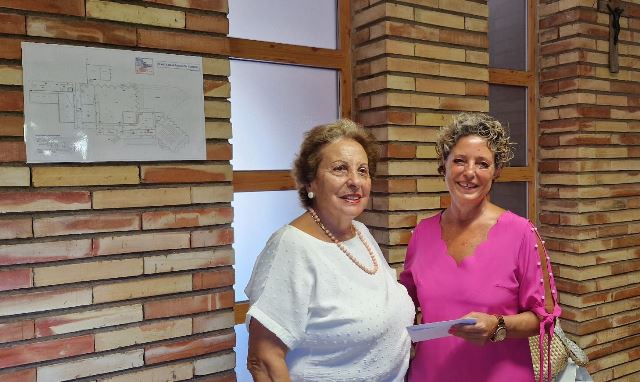 La exposición solidaria de Julia Rubín recauda 1.200 euros para la Residencia de Pensionistas Ferroviarios de Águilas