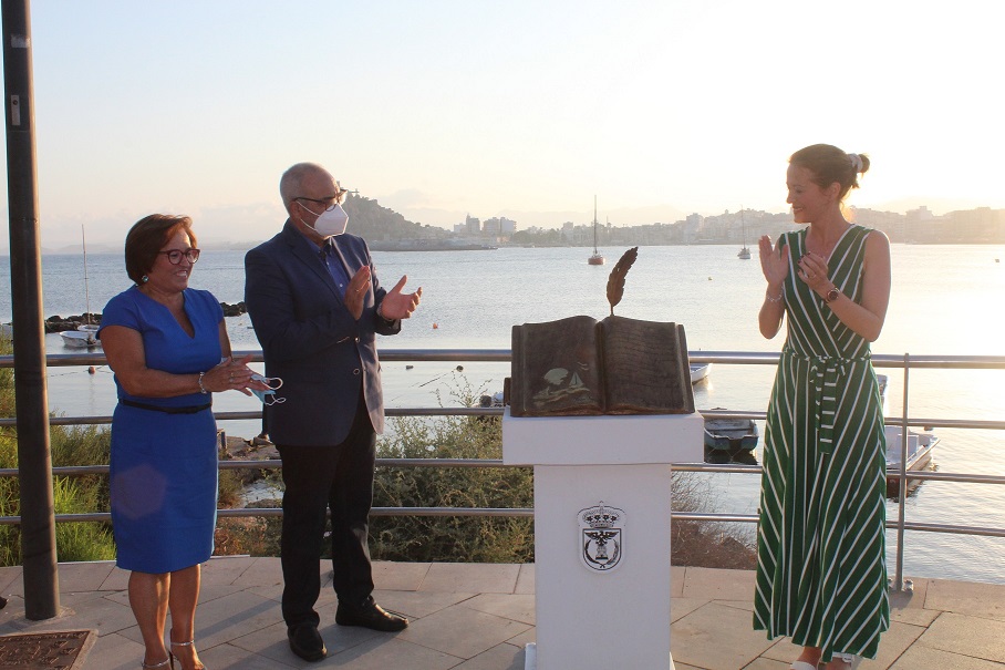 Águilas rinde homenaje al profesor Andrés Escarbajal con un monolito en el mirador de subida al Pico de L’Aguilica 