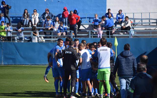 El Águilas coge el tren a tiempo