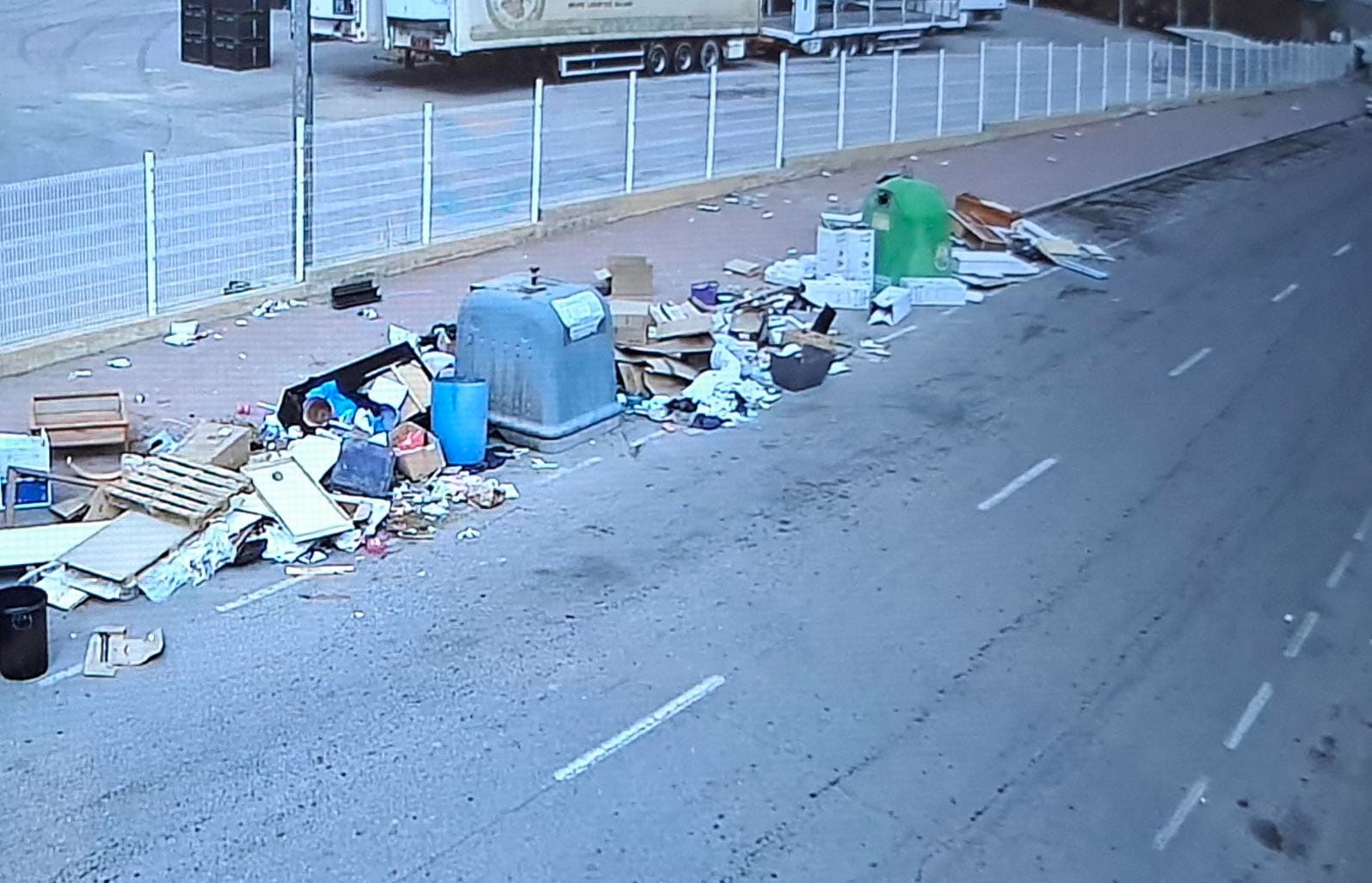 Policía Local de Águilas impone varias sanciones por vertidos ilegales de basura y escombros