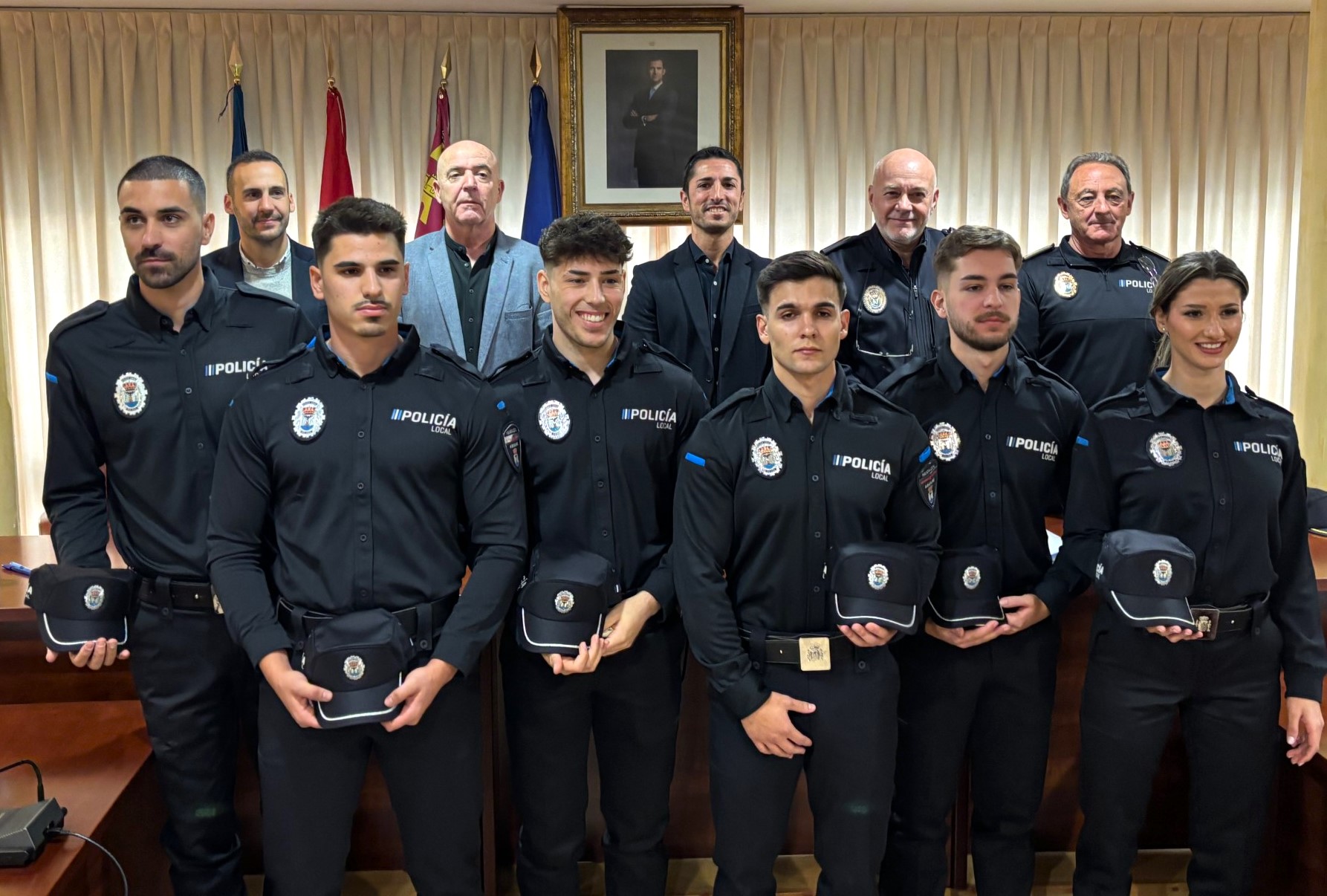 Seis nuevos agentes toman posesión como funcionarios en prácticas, situando la plantilla de Águilas entre las más numerosas por porcentaje de población de toda la Región