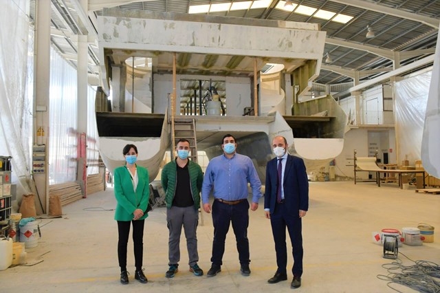 El director del INFO visita la empresa M1 Abrams Power, ubicada en Águilas, destacando que la industria naval y náutica mantiene 1.500 empleos directos en la Región