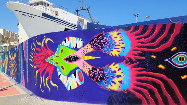  El artista aguileño Javier Espinosa transforma la imagen del Centro de Interpretación del Mar en Águilas 