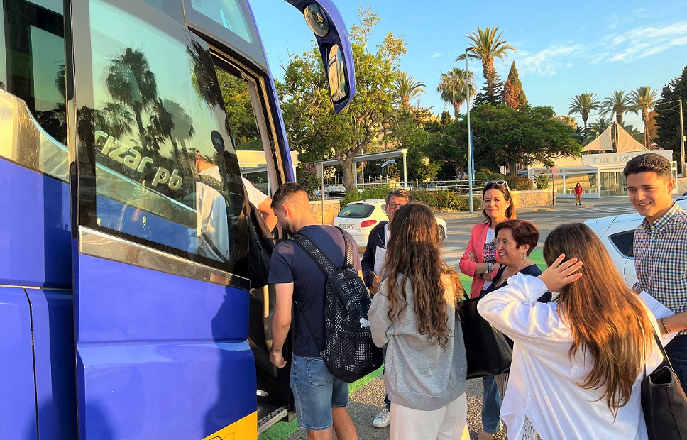 El Ayuntamiento de Águilas fleta autobuses para que los estudiantes se desplacen a las sedes de la EBAU