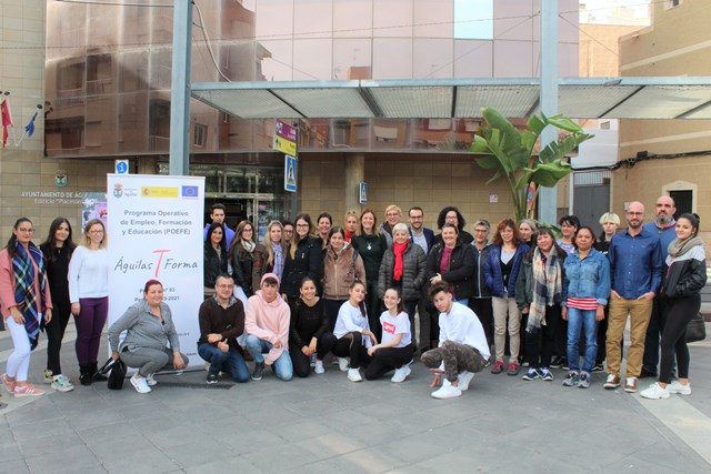 La alcaldesa de Águilas destaca la importancia de la formación durante su visita al Programa Operativo de Empleo, Formación y Educación  