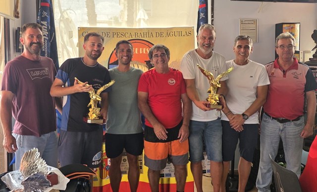 El VII Concurso Especial de Pesca Bahía de Águilas reúne a una veintena de participantes