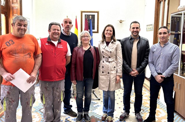 El Ayuntamiento de Águilas pone en marcha un nuevo programa de inserción laboral con el que se han contratado a dos conserjes y a dos pintores oficiales de primera