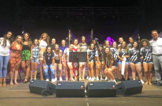 ‘Ellas’ brindan su apoyo al deporte femenino aguileño ante más de un millar de asistentes