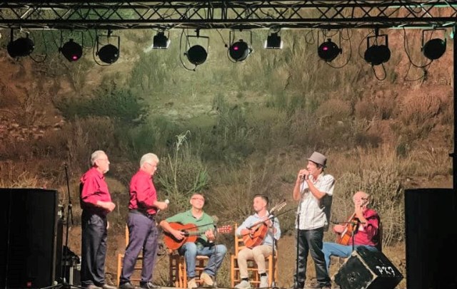 Águilas recuerda a Paco Rabal bajo la luna de la Cuesta de Gos