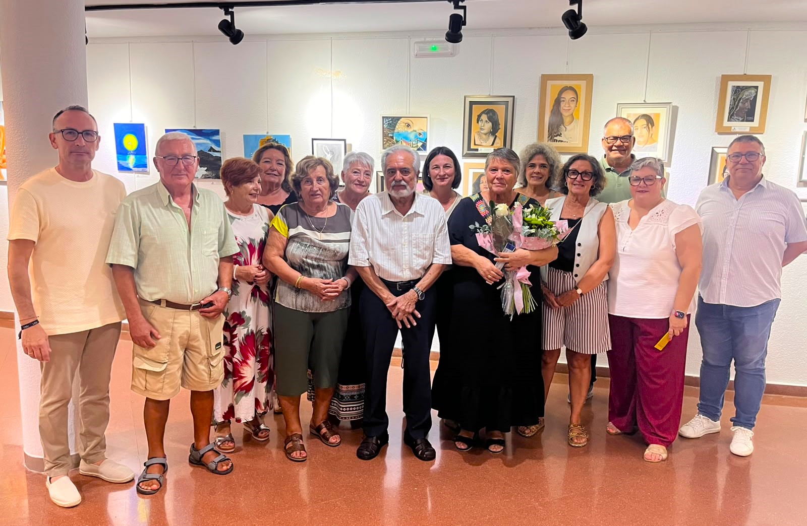 La exposición colectiva “Amigos” lleva a la Casa de Cultura el trabajo del taller de pintura del Centro Municipal de la Tercera Edad de Águilas
